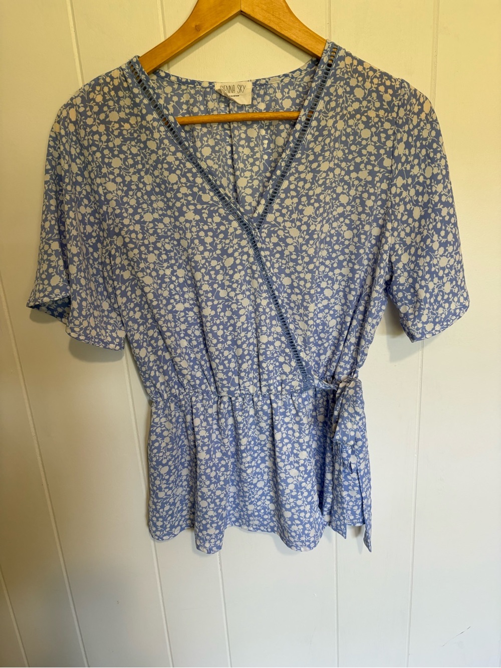 Sienna Sky Periwinkle Ditsy Floral Faux Wrap Flutter Sleeve Blouse Top Medium